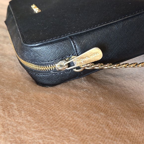 Michael Kors Jetset Crossbody - Picture 3 of 13